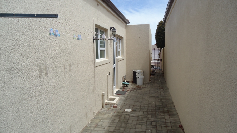 2 Bedroom Property for Sale in Admirals Park Western Cape